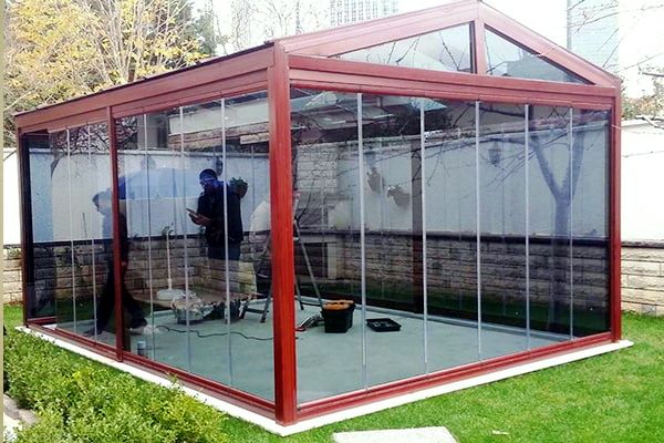 آلاچیق‌ شیشه ای : امکانات، طراحی و هزینه‌های مرتبط در باغ